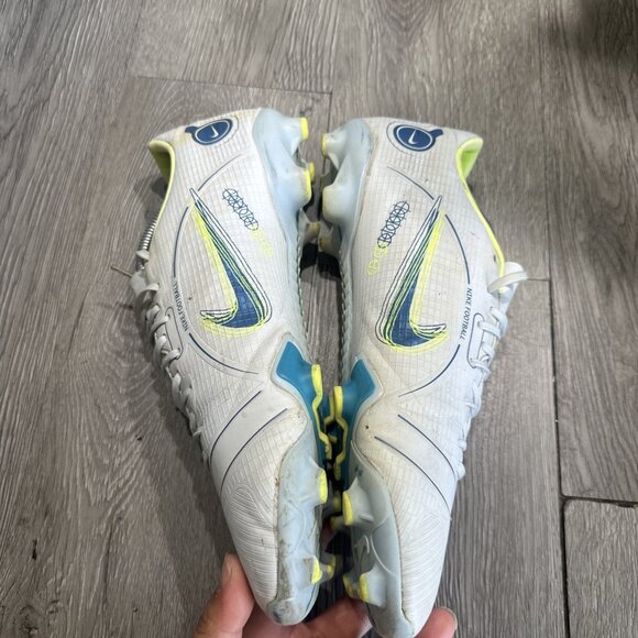 Athletic_Shoes